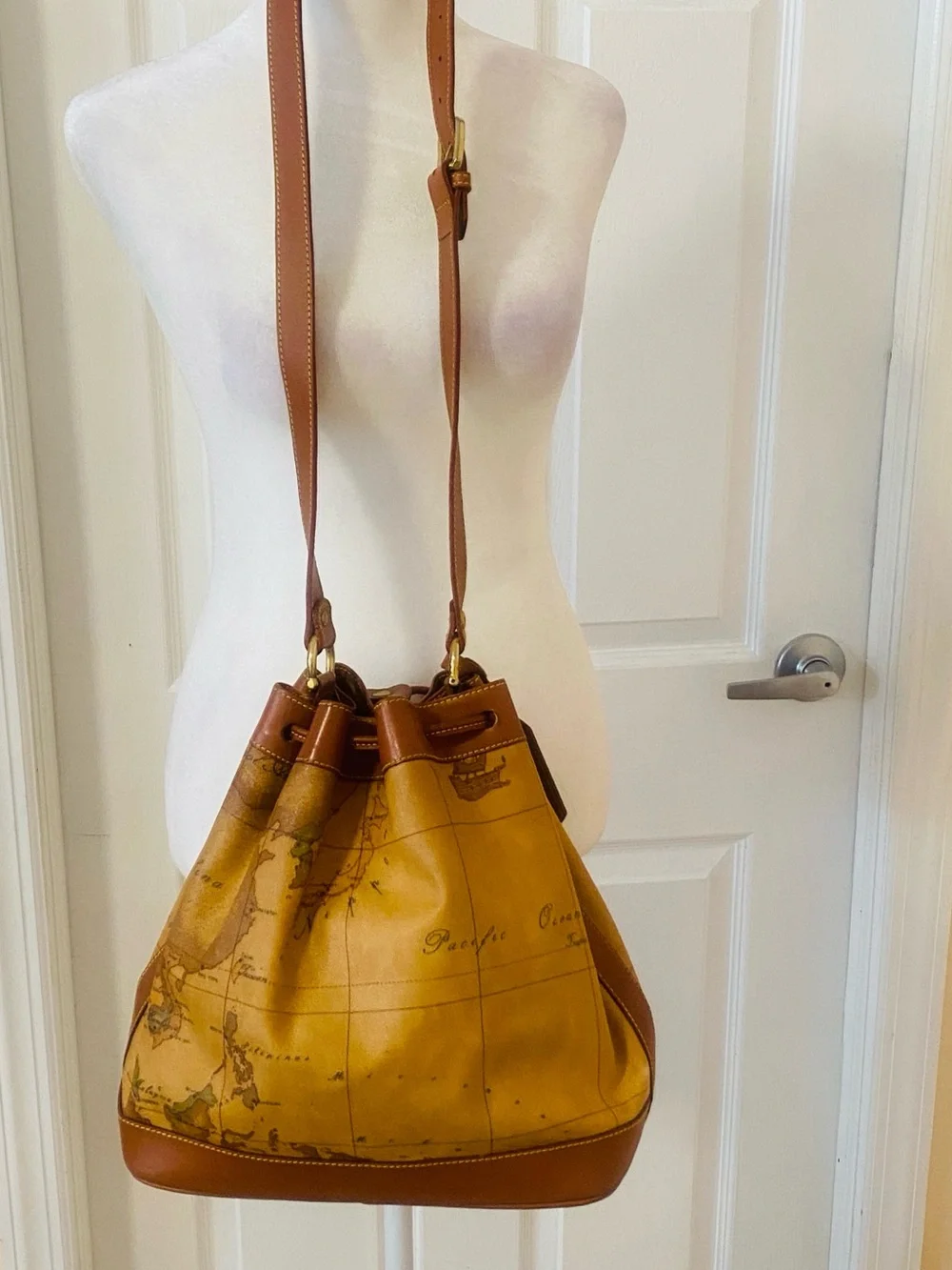 Alviero Martini Drawstring  bucket crossbody bag